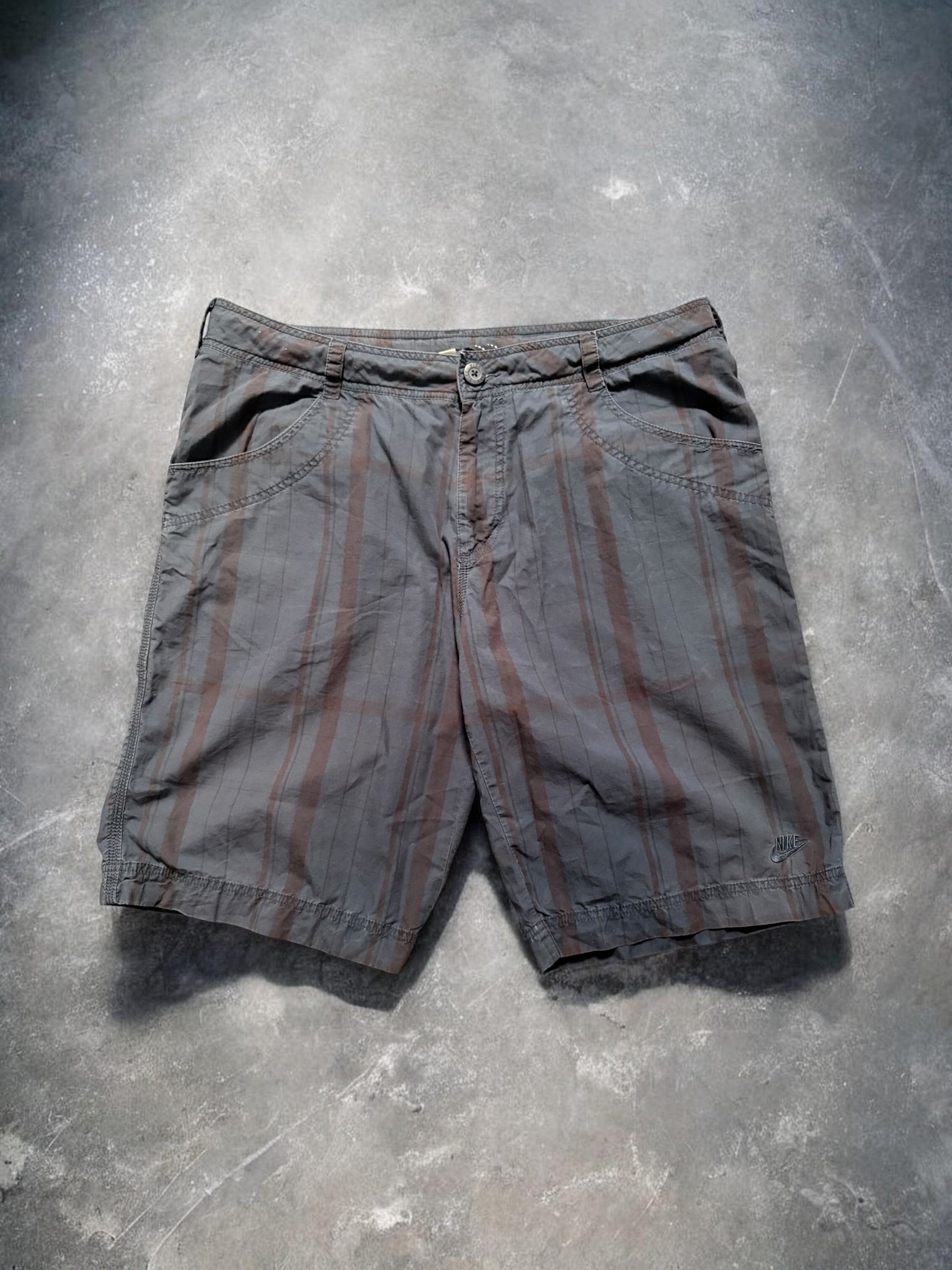 Nike Vintage 2000s Plaid Grey Shorts