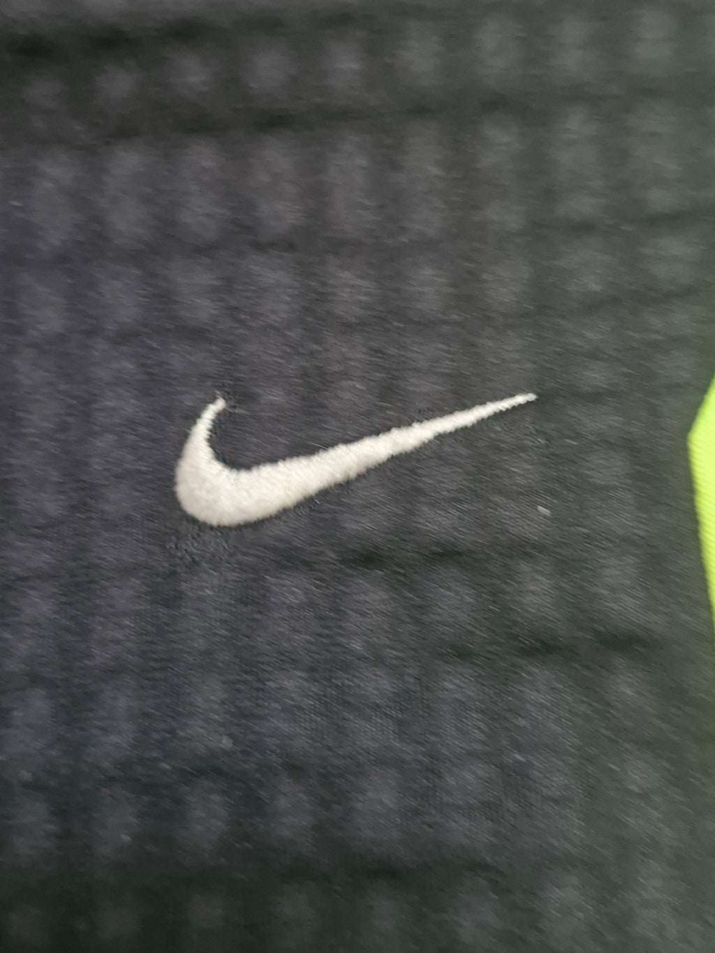 Nike Sphere Thermal Black, Grey & Neon Heavyweight Thermal Top